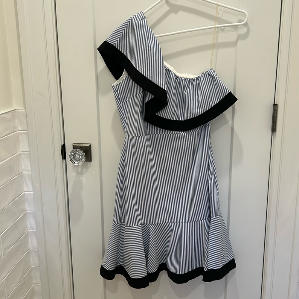 One shoulder ruffle dress